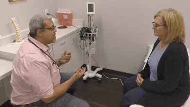 Physician at Red Butte Pain Solutions discussing cancer pain treatment options in Tempe